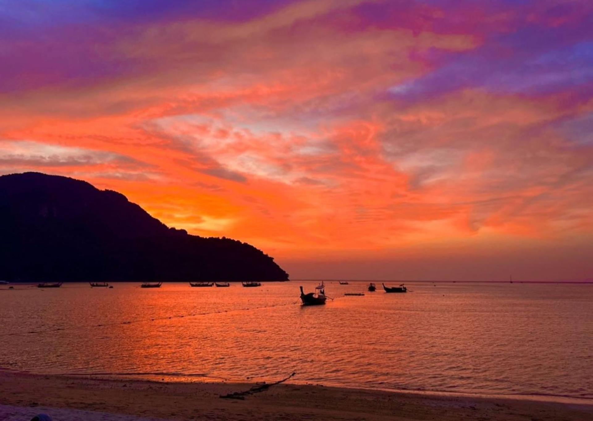 Blanco Beach Bar Hostel Phi Phi Don Exterior photo