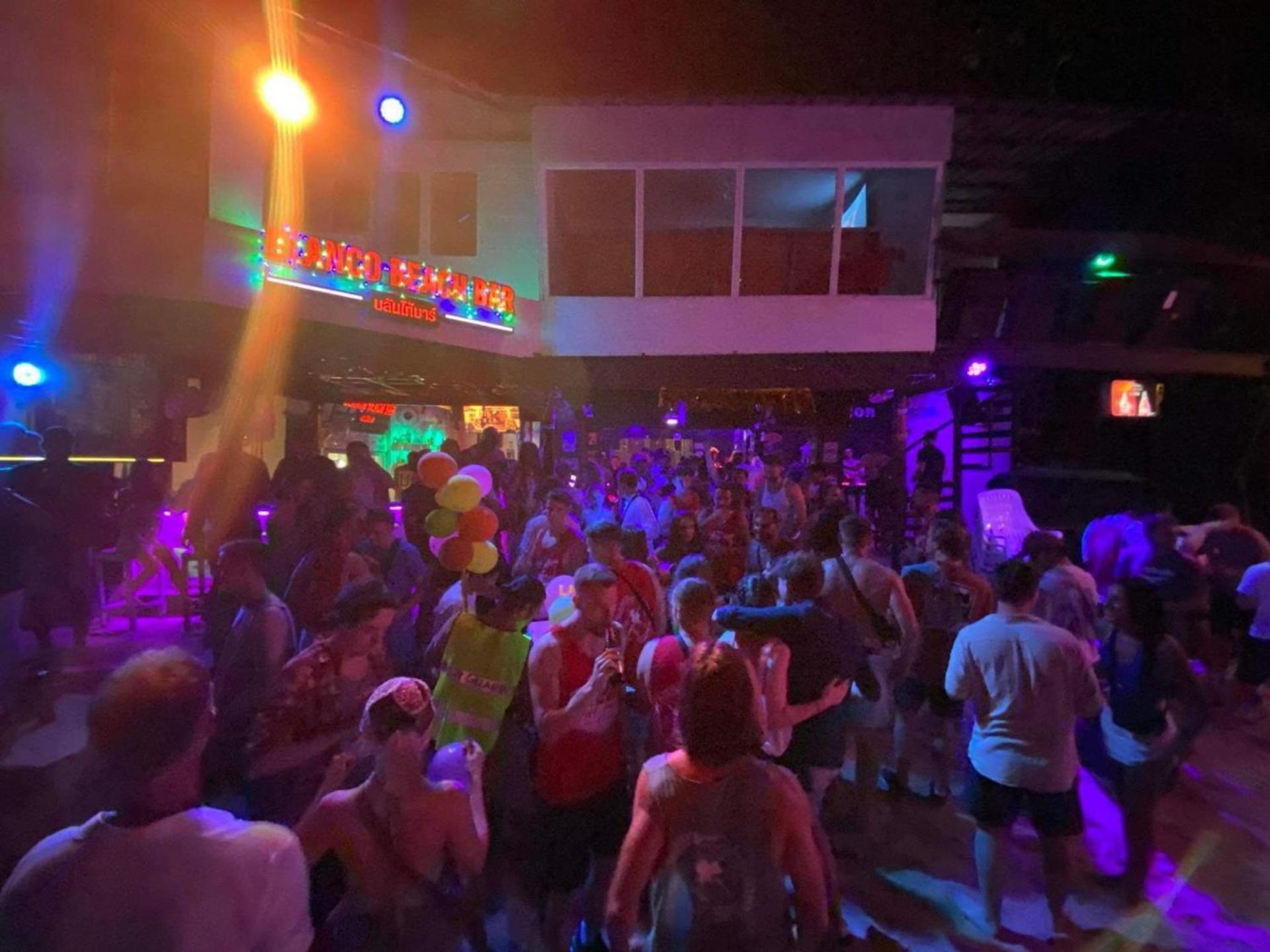 Blanco Beach Bar Hostel Phi Phi Don Exterior photo