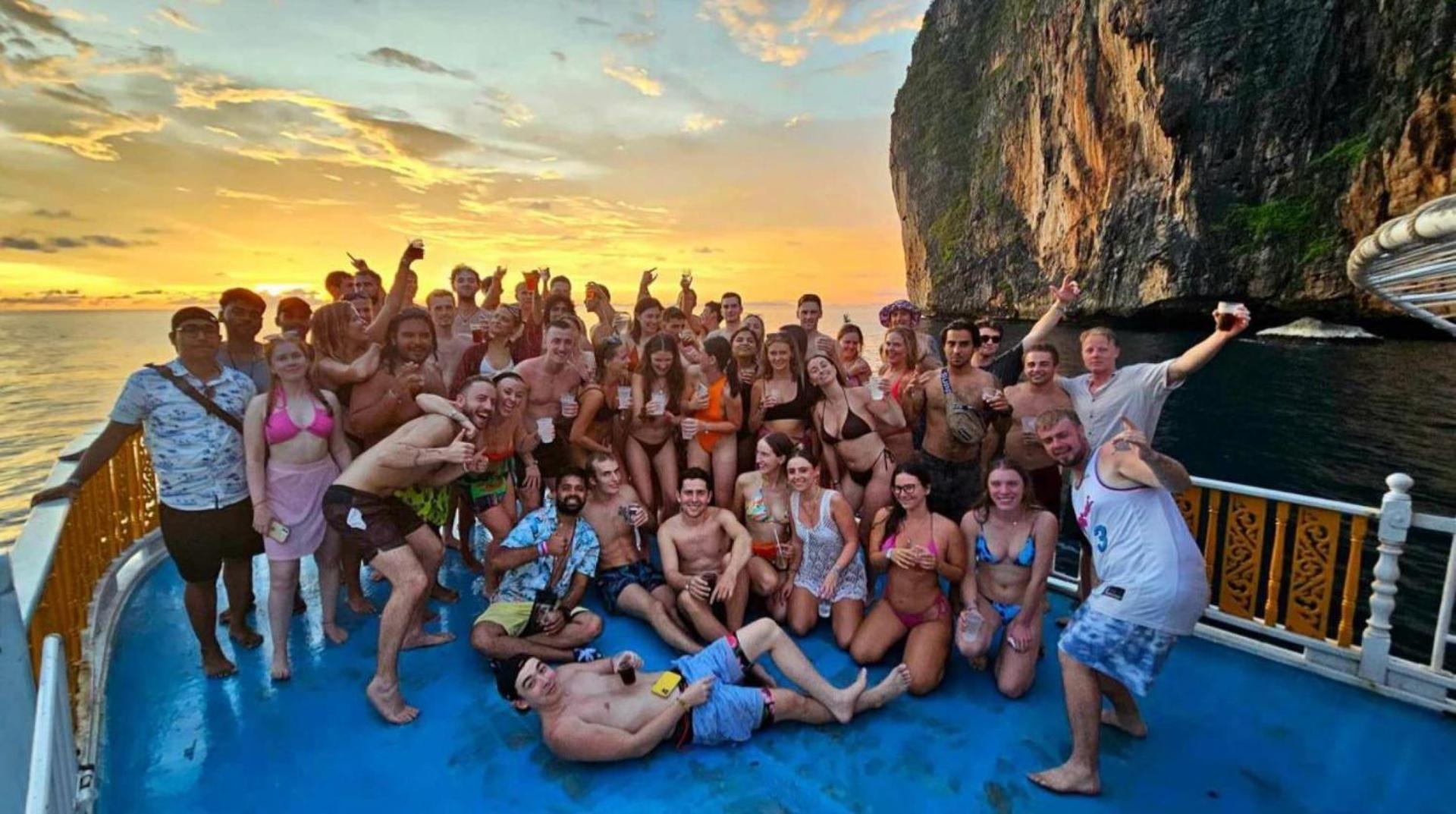 Blanco Beach Bar Hostel Phi Phi Don Exterior photo